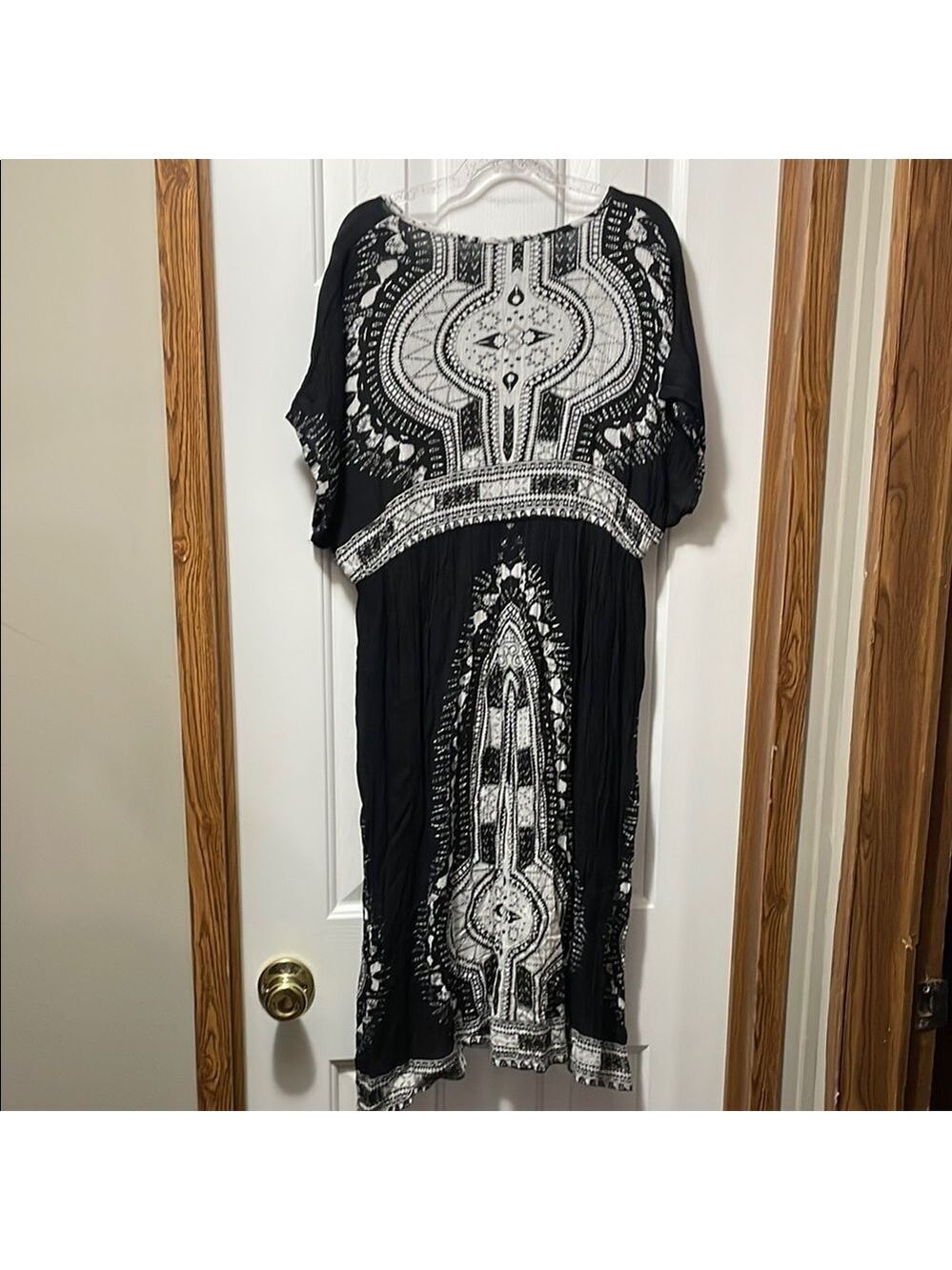 Elegant Black and White Swim Coverup - Picture 4 of 4